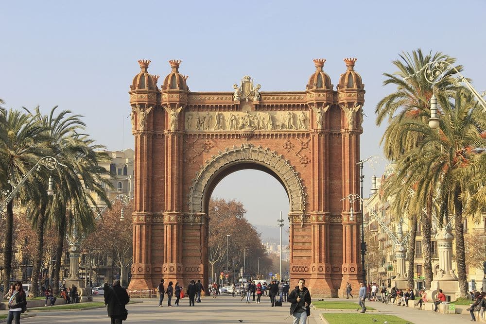 Private Car & Guide Barcelona (4 hours)